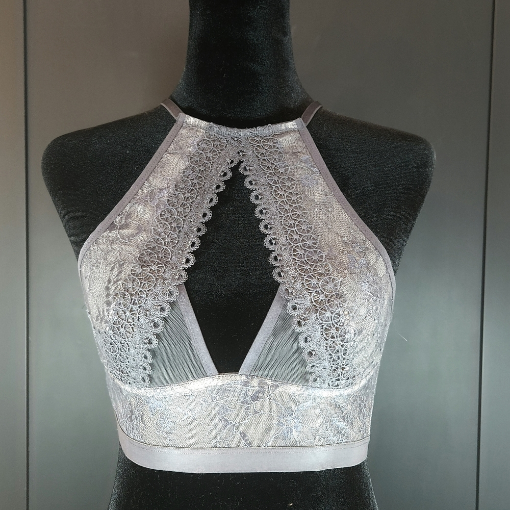 ✨ Stunning & Sophisticated: Victoria’s Secret Very Sexy High Neck Bralette ✨